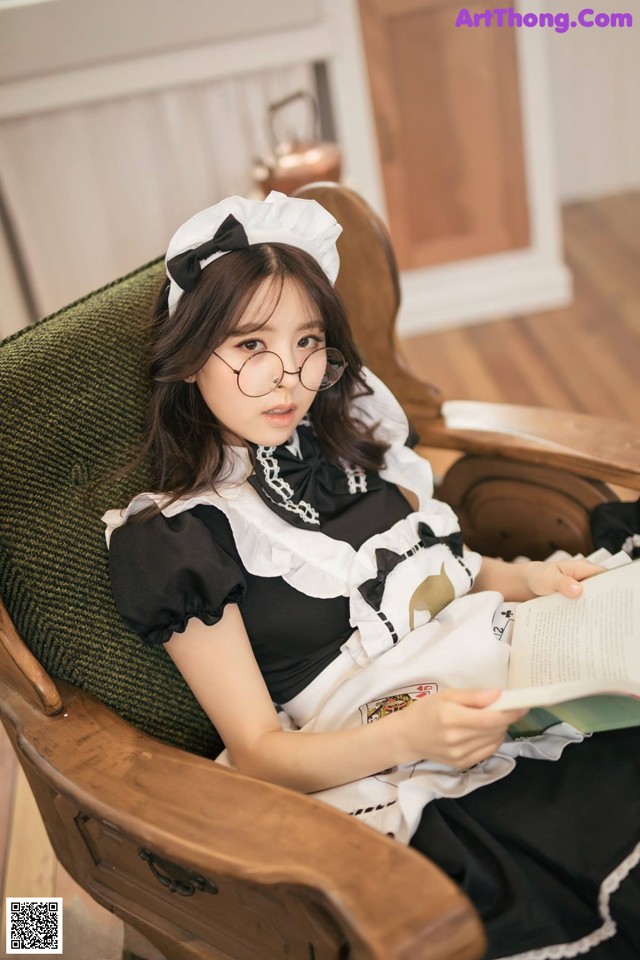 Beautiful Kwon Hyuk Jeong cute pose with maid outfit (13 photos) No.10d451